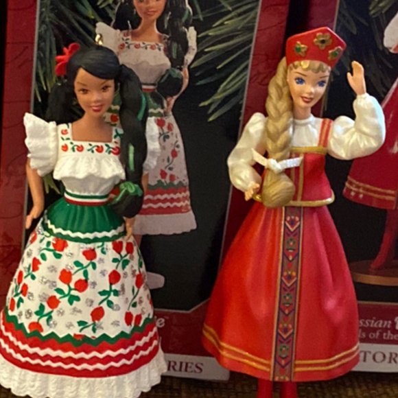 Hallmark Barbie Dolls of the World Series (Set of 4) - Picture 5 of 5